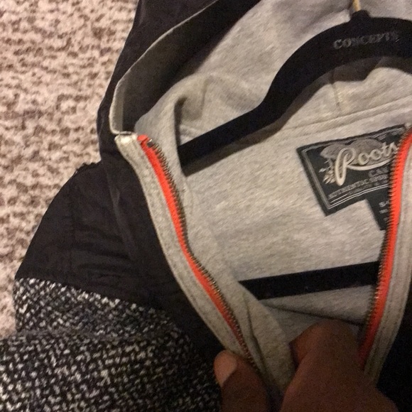 Roots Limited Edition Fall/Spring Sweater - Picture 4 of 5